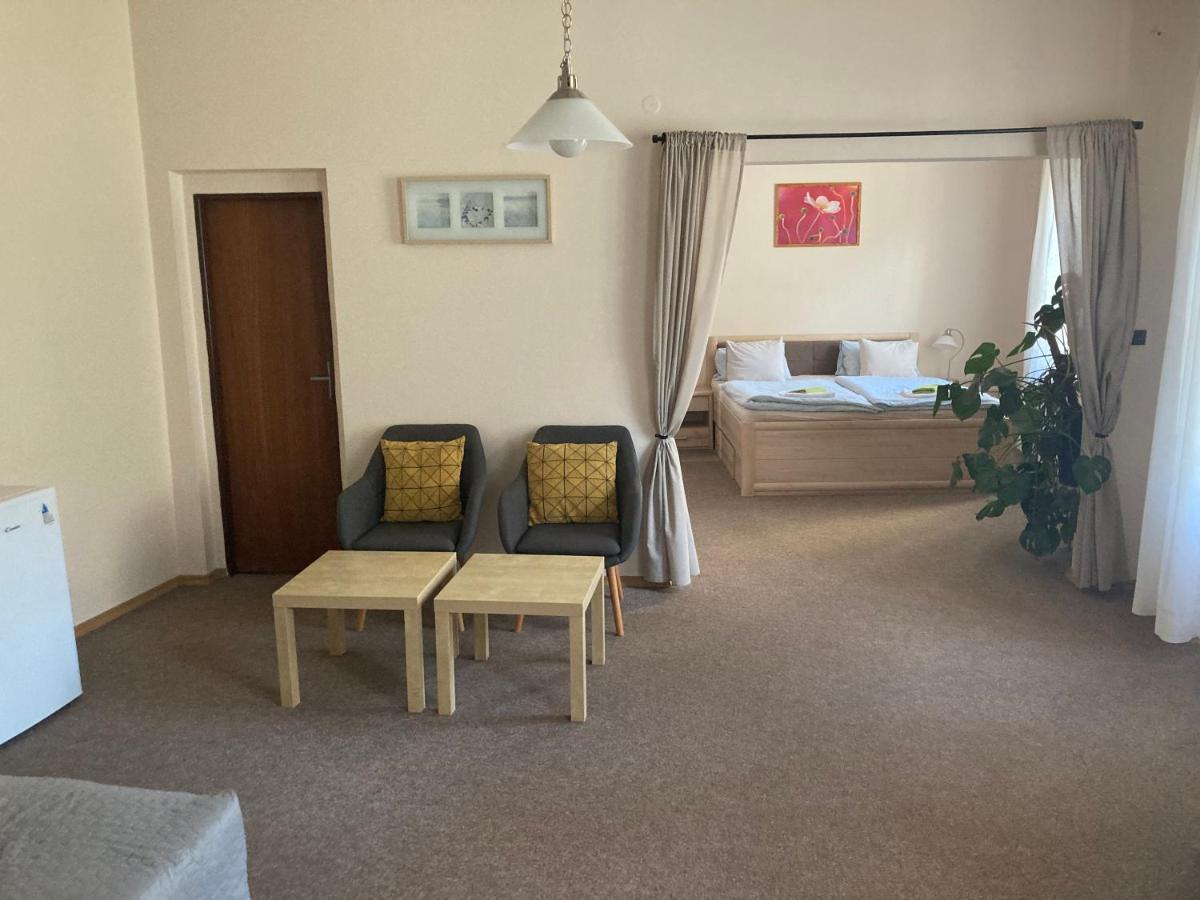 Penzion A Restaurace Modra Ruze طابور المظهر الخارجي الصورة